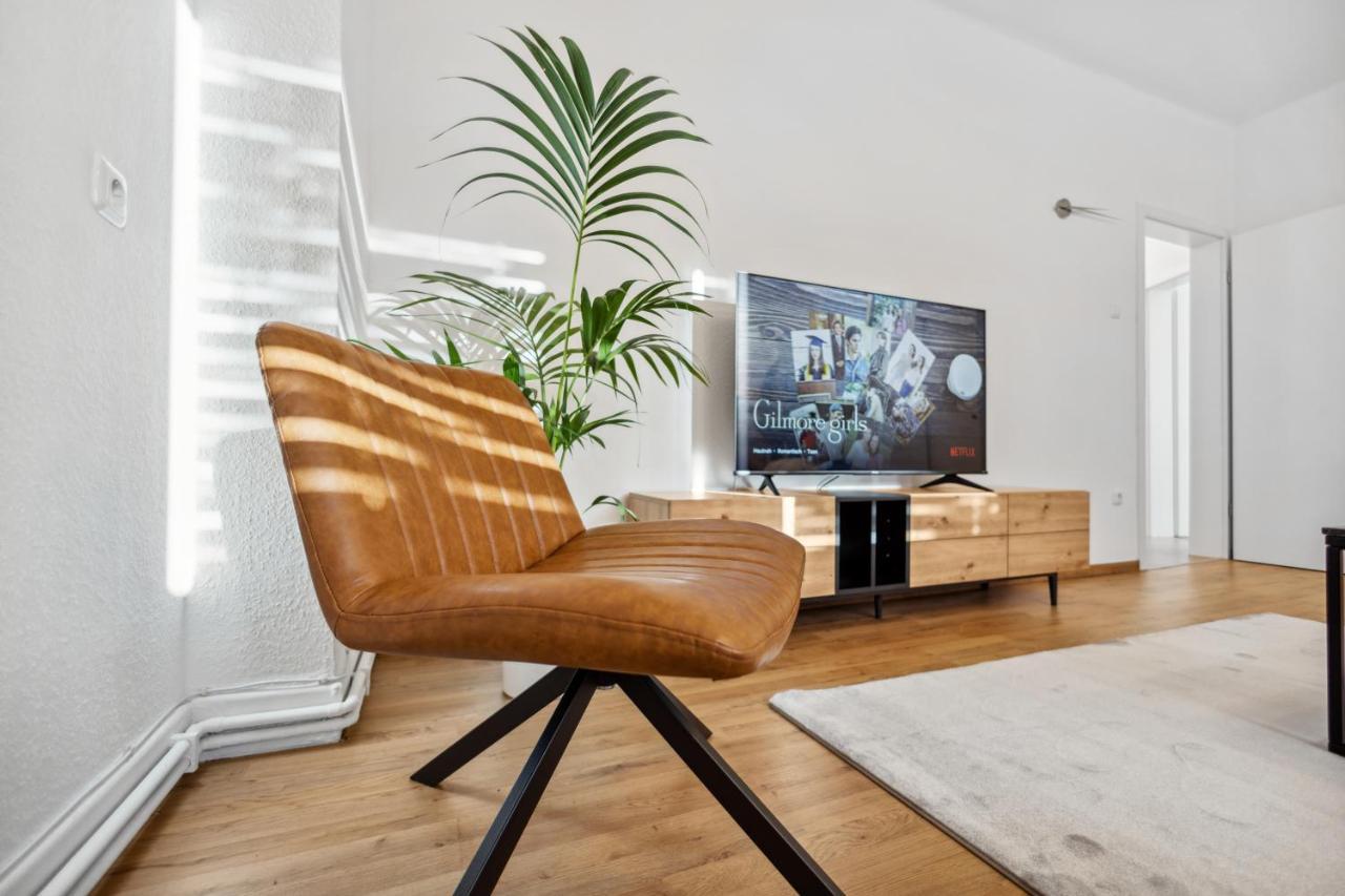 51-7 - Workplace - Netflix - Washer Dryer - Modern Design * Bochum