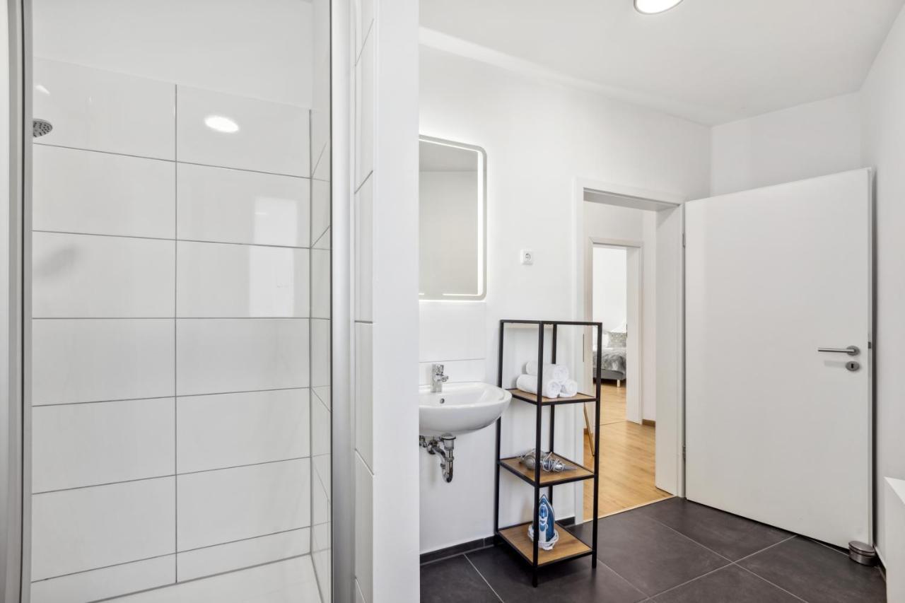 51-7 - Workplace - Netflix - Washer Dryer - Modern Design Apartment Bochum