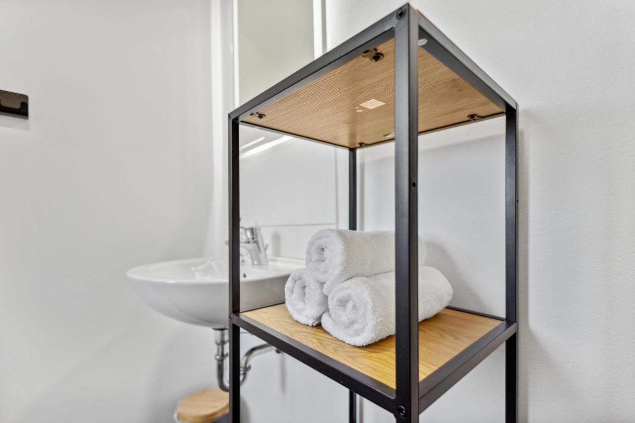 51-7 - Workplace - Netflix - Washer Dryer - Modern Design * Bochum